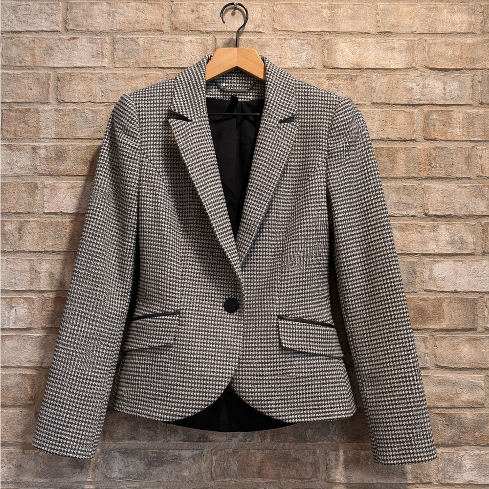 White House Black Market Black & White Houndstooth Blazer